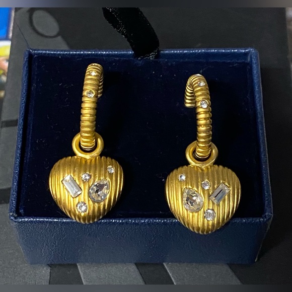 Vintage -New Gold tone Crystal Earrings - Picture 1 of 2